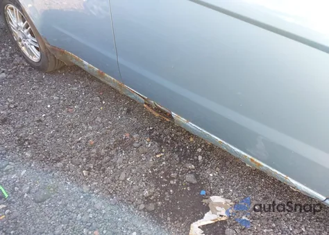 2008 Ford Focus Se/Ses z USA, uszkodzony, nr VIN 1FAHP35N38W205573